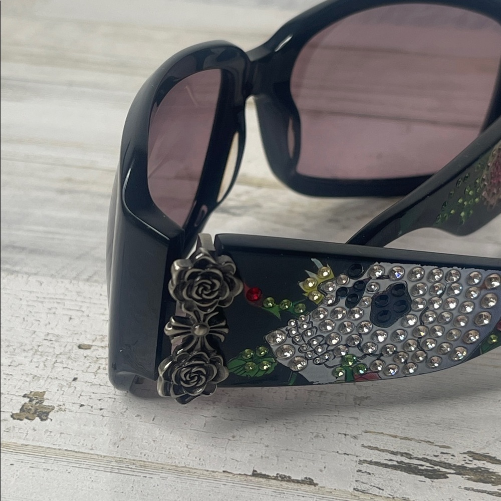 Vintage Ed Hardy Rose and Skull Swarovski Crystal Sunglasses. - Picture 5 of 9